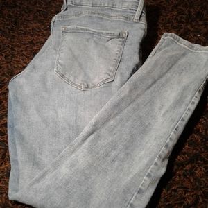 Light wash Old Navy Mid Rise Super Skinny Jeans